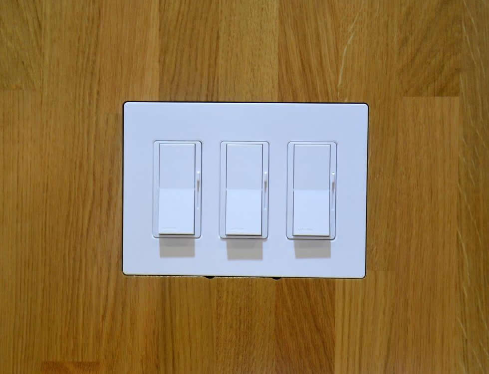 Wall-Smart 10-01-216 In-Wall Flush Mount Adapter Designer Style 4-Gang 1/2in Drywall Paintable Depth Calibration